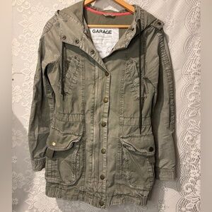 3/$25💋Garage slouchy cargo jacket in green